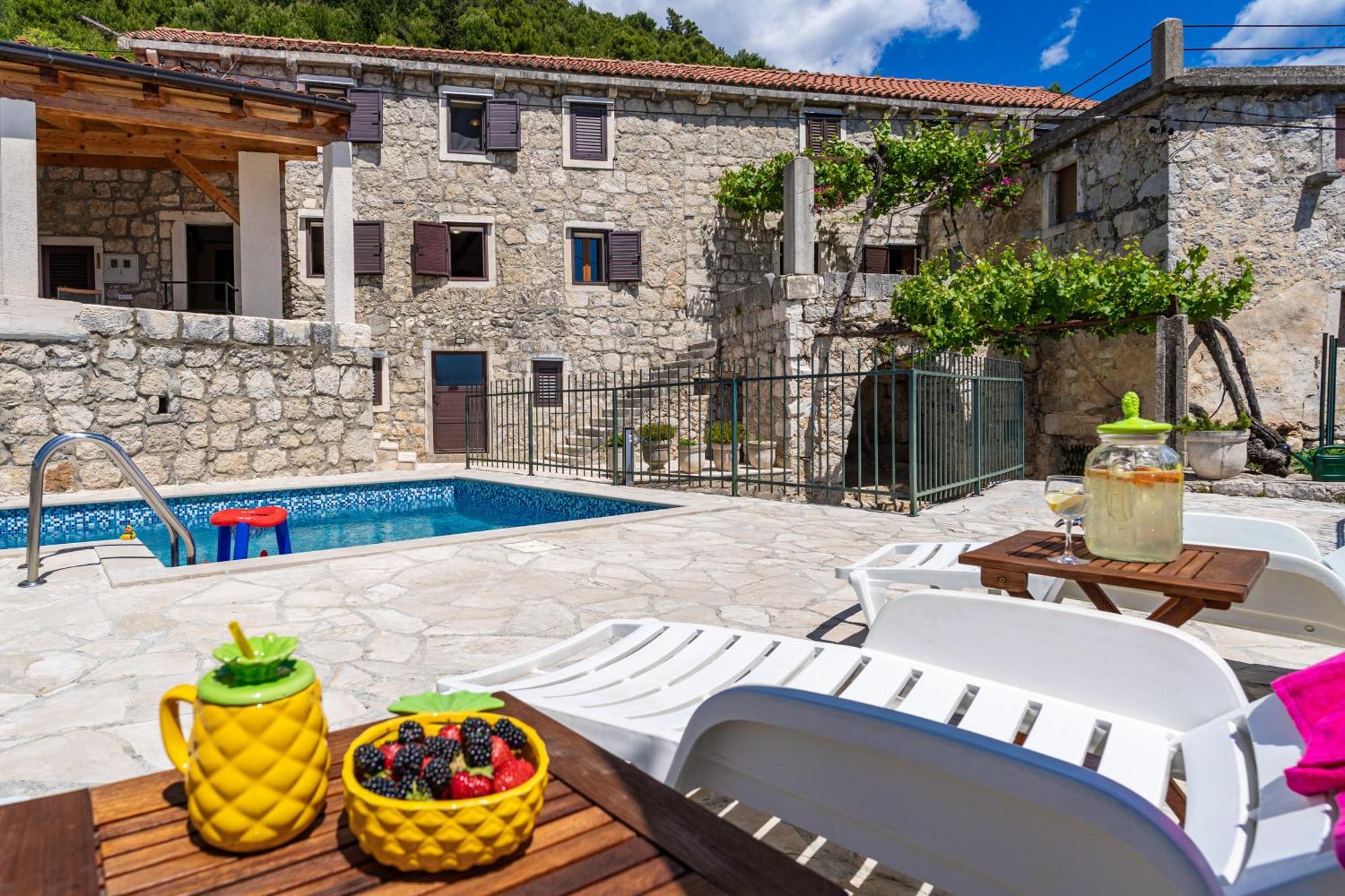 Private Pool Villa - Meditteranean Peace Слано Екстер'єр фото